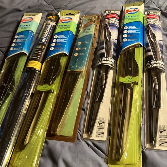 SIX PACKAGES OF NEW WINDSHIELD WIPERS ! - Picture 2 of 15